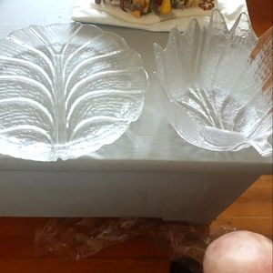 A cabbage designed bowl and matching plater/plate.